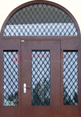 Крепкая стальная арочная дверь со стеклом и ковкой ДА-21 в Екатеринбурге