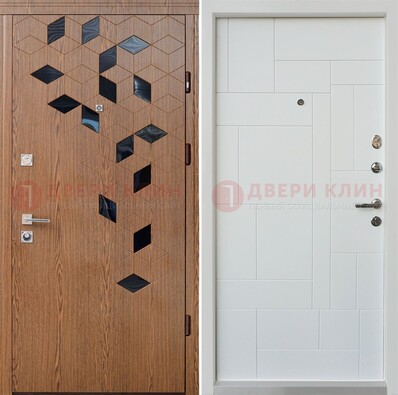 Коричневая металлическая дверь МДФ внутри белого цвета ДМ-256 в Екатеринбурге