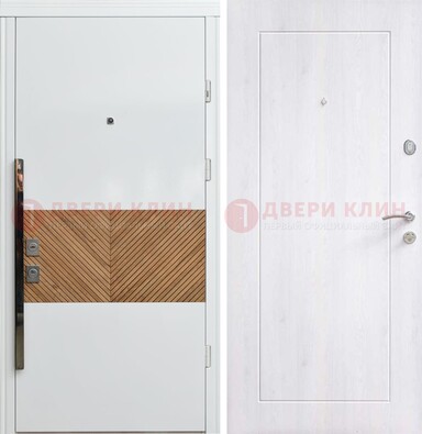 Белая железная дверь МДФ горизонтальной вставкой ДМ-265 в Екатеринбурге