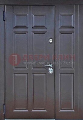 Тёмная двухстворчатая входная дверь для коттеджа с МДФ ДМ-533 в Екатеринбурге
