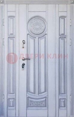 Белая двухстворчатая дверь с массивом дуба ДМД-72 в Екатеринбурге