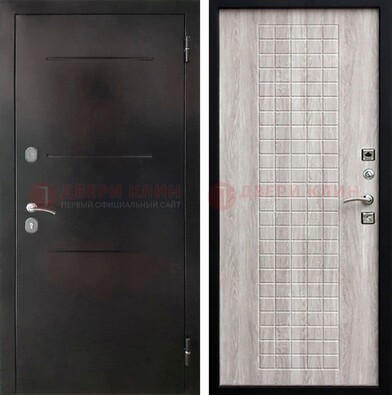Черная железная дверь с порошковым покрытием и филенчатой МДФ ДП-221 в Екатеринбурге