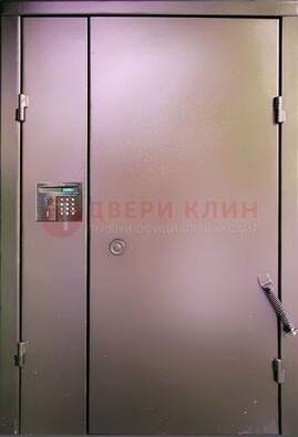 Коричневая стальная дверь в подъезд ДПД-1 в Екатеринбурге