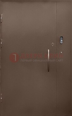 Коричневая металлическая подъездная дверь ДПД-2 в Екатеринбурге