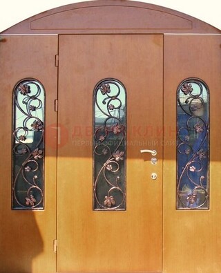 Парадная дверь со стеклянными вставками и ковкой ДПР-28 в общественное здание в Екатеринбурге