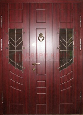 Парадная дверь со вставками из стекла и ковки ДПР-34 в загородный дом в Екатеринбурге