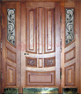 Парадная дверь со стеклом и ковкой ДПР-35 для загородного дома в Екатеринбурге