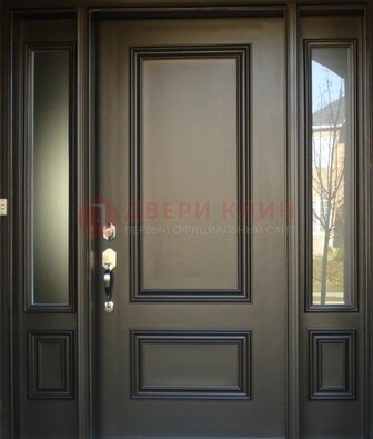 Парадная дверь с отделкой массив ДПР-65 в загородный дом в Екатеринбурге