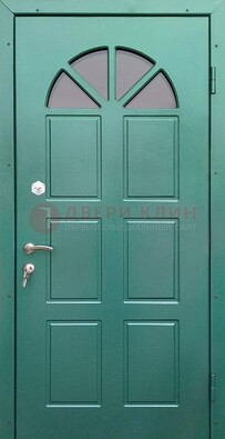 Зеленая стальная дверь со стеклом для дома ДС-28 в Екатеринбурге