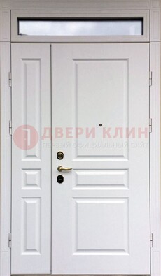 Белая двухстворчатая металлическая дверь со стеклом ДС-63 в Екатеринбурге