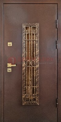 Металлическая дверь с порошковым напылением со стеклом и ковкой ДСК-110 в Екатеринбурге