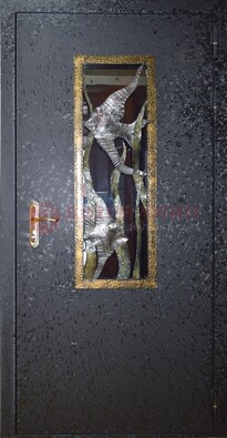Металлическая дверь со стеклом и ковкой ДСК-82 для крыльца в Екатеринбурге