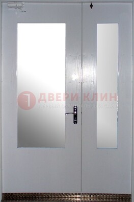 Белая  тамбурная дверь со стеклянными вставками ДТМ-18 в Екатеринбурге