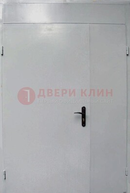 Белая металлическая тамбурная дверь ДТМ-5 в Екатеринбурге
