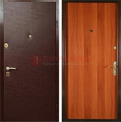 Коричневая металлическая дверь с винилискожей ДВ-20 в Мурманске