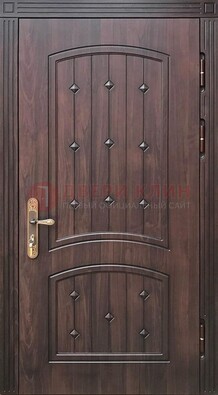 Коричневая уличная дверь с виноритом для дома ДВТ-235 в Екатеринбурге