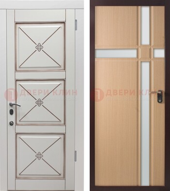 Белая уличная дверь с зеркальными вставками внутри ДЗ-94 в Екатеринбурге