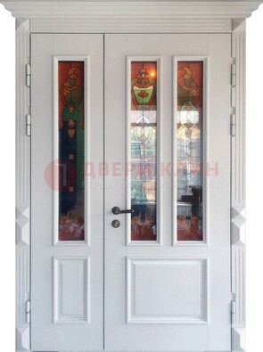 Белая полуторная металлическая дверь с витражом ВЖ-12 в Екатеринбурге